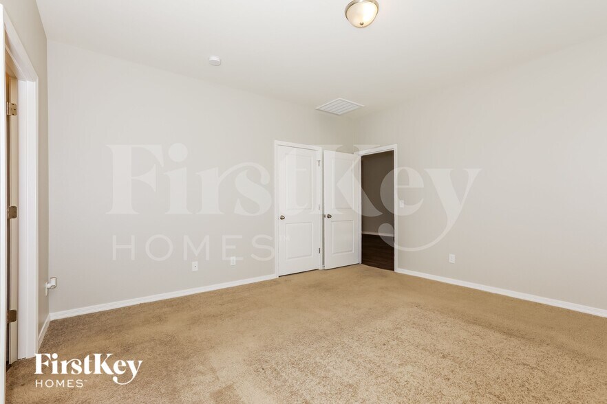 Building Photo - 335 W Powell Dr