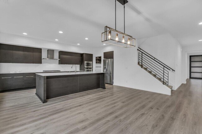 Building Photo - Large luxurious 5 bedroom Home in Renton