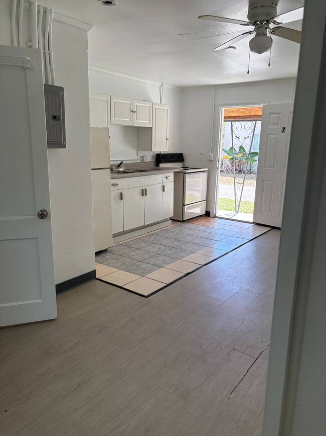 Building Photo - 12420 N Florida Ave