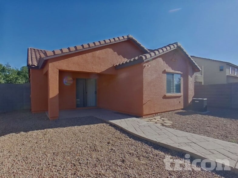 Building Photo - 35770 W Velazquez Dr