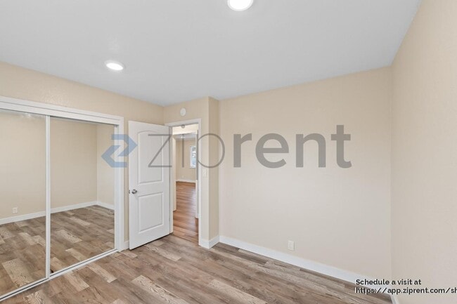 Building Photo - 523 Page St