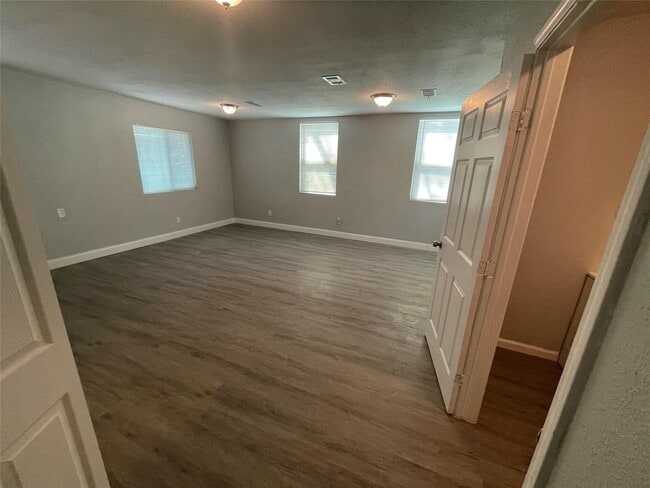 Building Photo - 3 BR/2.5BA | Newly Renovated Single Family Home | 1-Car Covered Parking | Gated backyard
