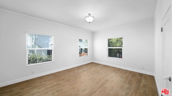 Building Photo - 850 Serrano Pl