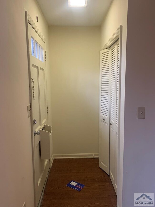 Building Photo - 350 S Pope St