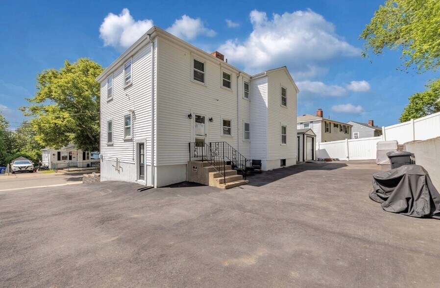 Building Photo - 30 Bateman St