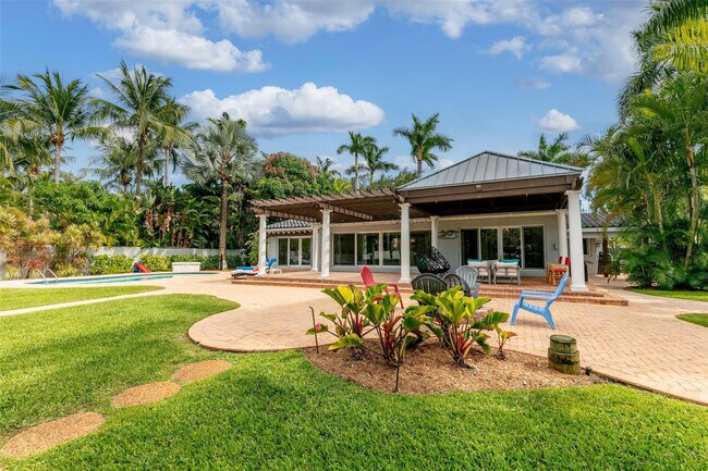 Building Photo - 913 Coconut Dr