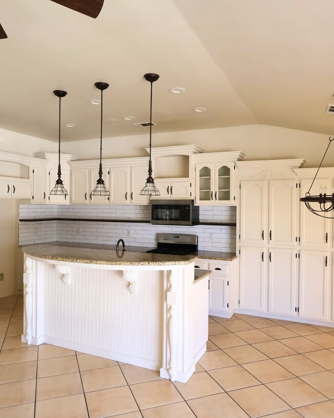 Building Photo - 4 Bedroom 2 Bath House for Rent in Northwe...