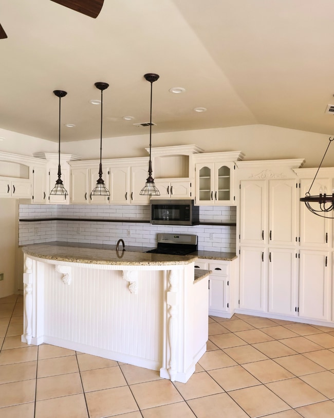 Building Photo - Spacious Beautiful 4-bedroom, 2-bath single-family home in Northwest Bakersfield, Move In Today!