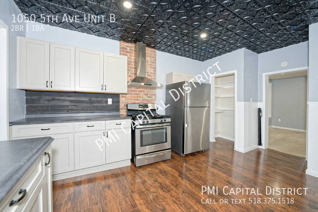 Building Photo - Recently Remodeled, Modern 2 bed/1 bath Ap...