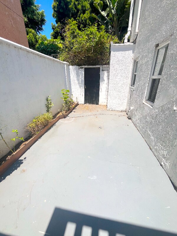 Building Photo - 2403 Louella Ave
