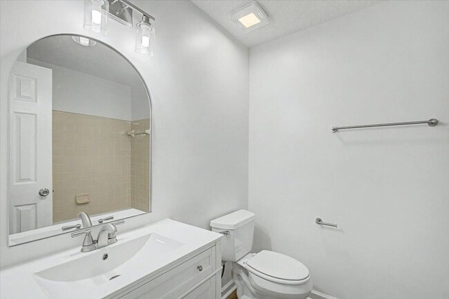 Building Photo - 4 Bed/2 Bath Updated Home in Richmond Heights