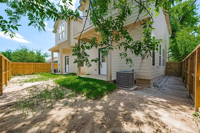 Building Photo - 2414 Sam Wilson St