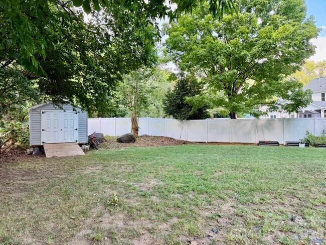 Building Photo - 6105 Old Corral St