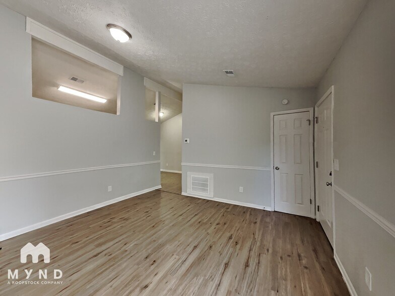 Building Photo - 7792 Chase Woods Dr