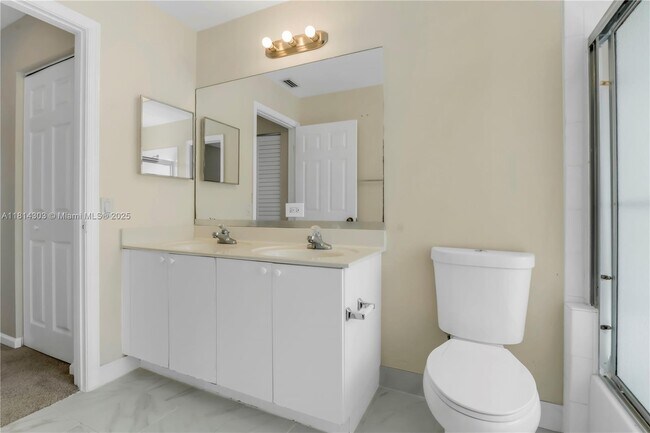 Building Photo - 1042 Bluewood Terrace
