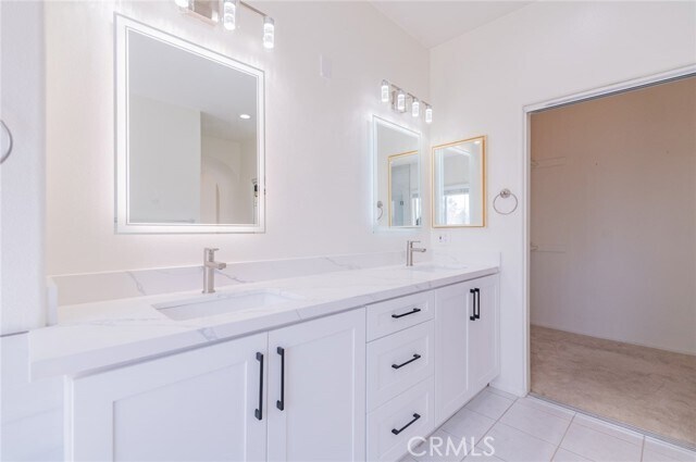 Building Photo - 22661 White Oaks