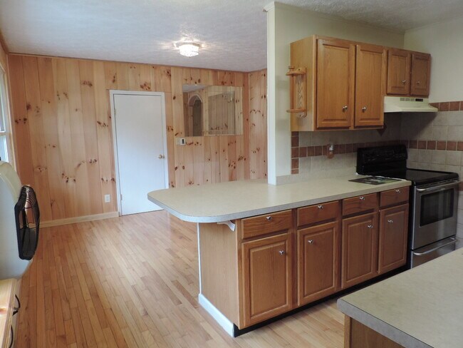 Building Photo - 3/1.5 in Vilas; Easy Access and Close to Boone!