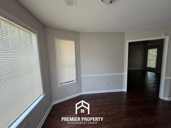 Building Photo - Charming 3BR/2BA Bartlett Area Home | Brick Fireplace & Bay Window
