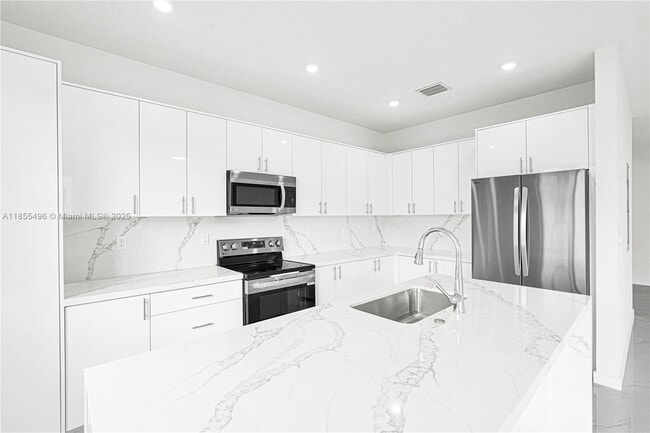 Building Photo - 22555 SW 125th Ave