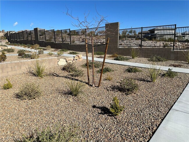 Building Photo - 12488 Primrose Grove Ln