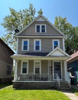 Building Photo - 136 Heath St