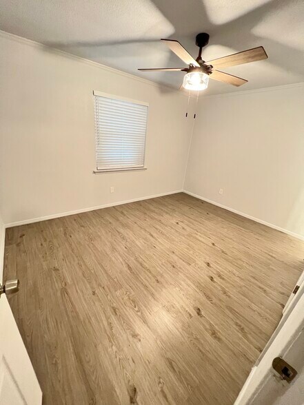 Building Photo - 6004 Ridgecrest Dr