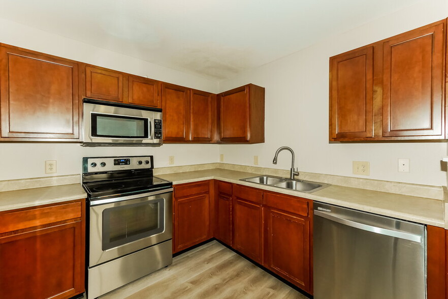 Building Photo - 10121 Cumberland Pointe Blvd
