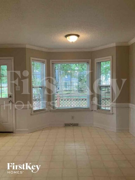 Building Photo - 110 Longbridge Dr