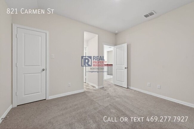 Building Photo - 821 Carmen St