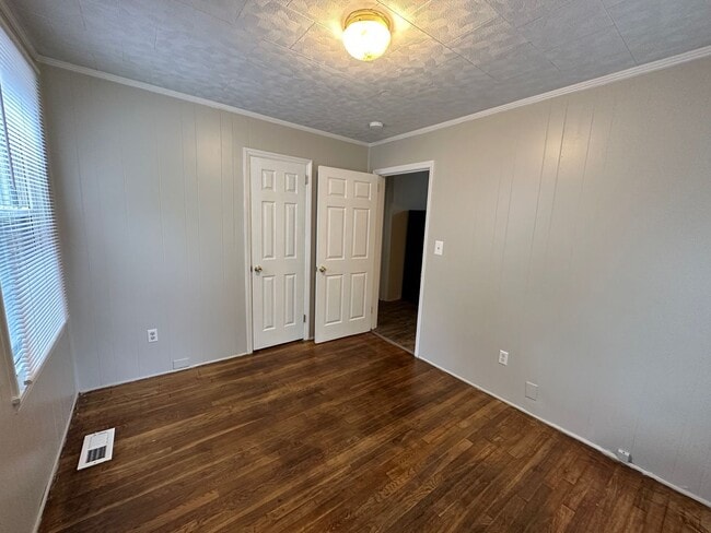 Building Photo - Burlington