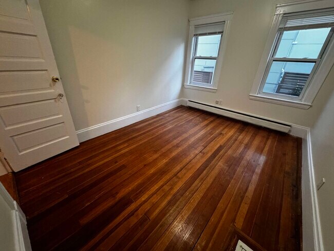 Building Photo - 26 Holworthy Pl