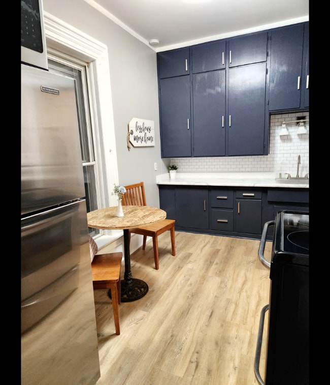 Building Photo - 5 N John St