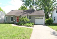 Building Photo - 2 Bedroom 1 Bath Home in Roeland Park