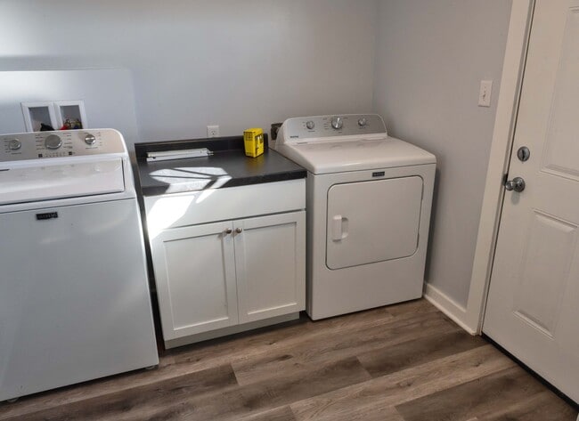 Building Photo - Remodeled 3 Bedroom 1 Bath home Ready for Move in!