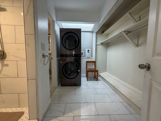 Building Photo - Pet Friendly 3BR/2BA House in Desirable Turkey Creek