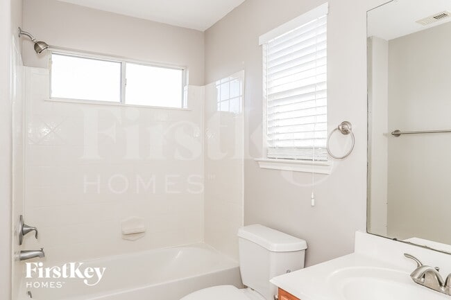 Building Photo - 2110 Nichole Woods Dr