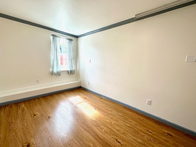 Building Photo - Large, Elegant Home Near USF w/ 6BR, 3BA L...