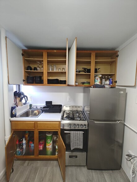 Building Photo - 402 E 11th St