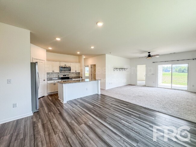 Building Photo - 303 Kenison Way