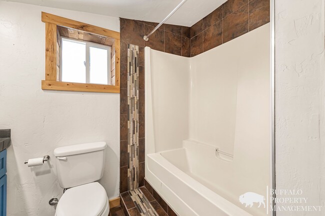 Building Photo - Charming Parker Home for Rent – Rustic Character Meets Modern Comfort!