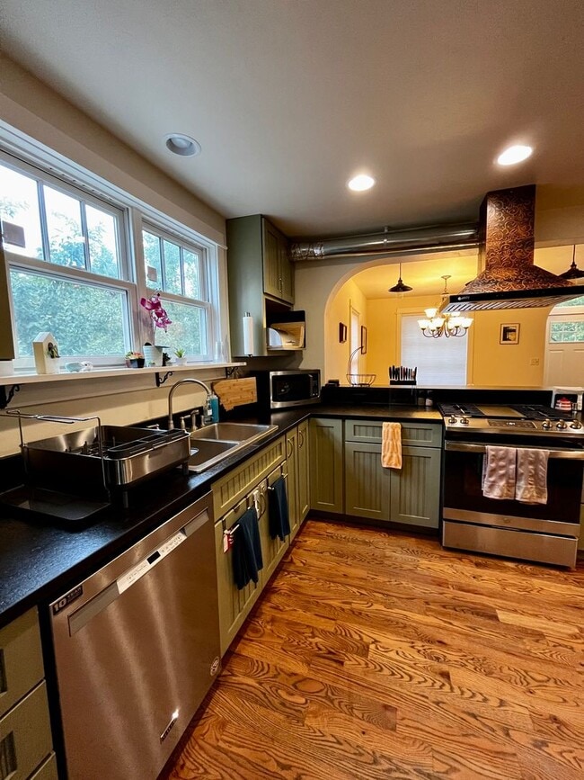 Building Photo - Fully Furnished and Fully Stocked Home For Rent Next to Cooper Park in Bozeman