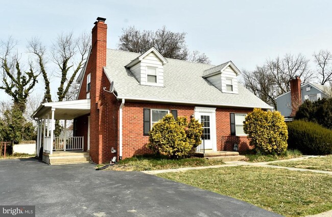 Building Photo - 627 Biggs Ave