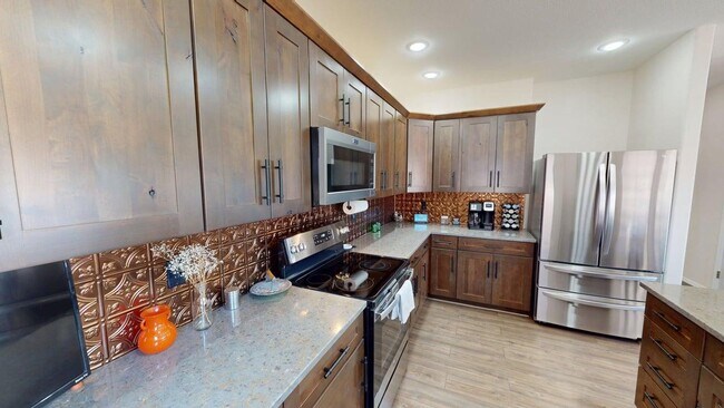 Building Photo - 3-Bedroom/2.5-Bathroom in Alamogordo, NM