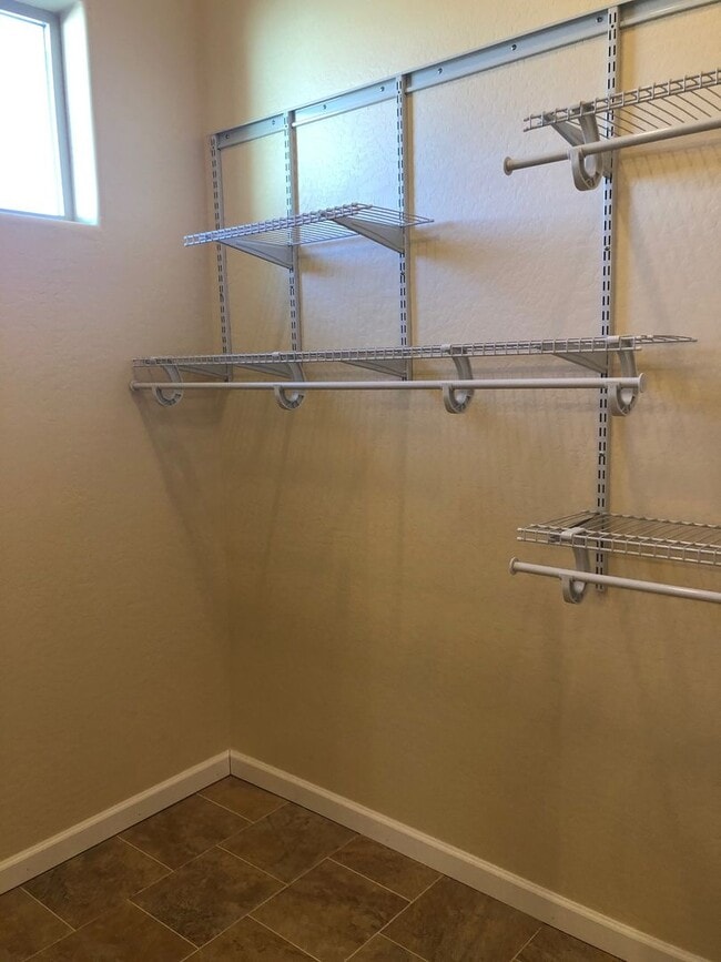 Building Photo - Sunny Three Bedroom in North Prescott Valley