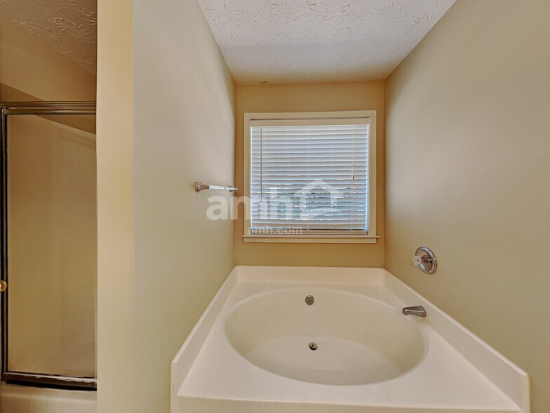 Building Photo - 3801 Bogan Mill Rd