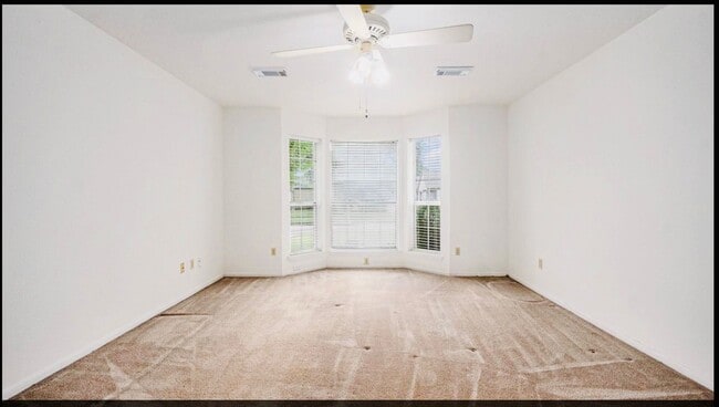 Building Photo - 15014 Hollydale Dr
