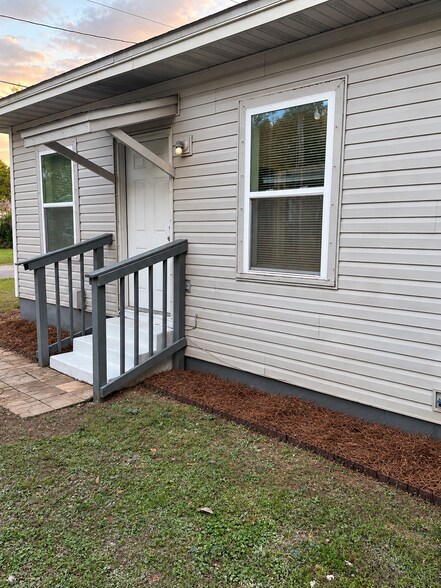 Building Photo - 217 N Carys Ln