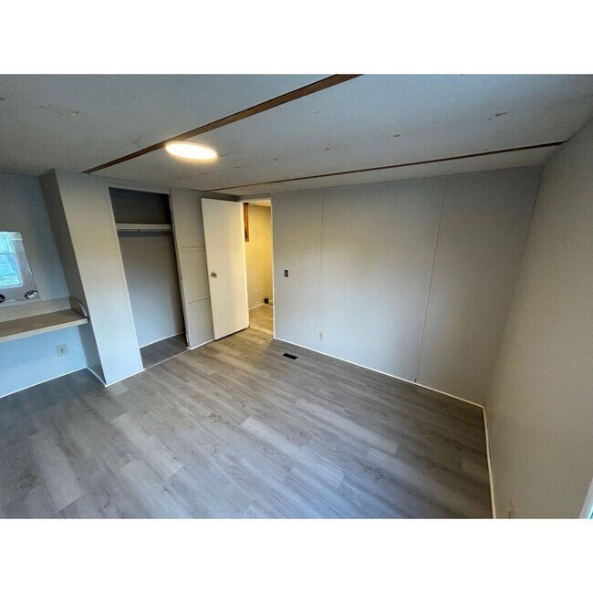 Building Photo - 4502 E Old Marion Hwy