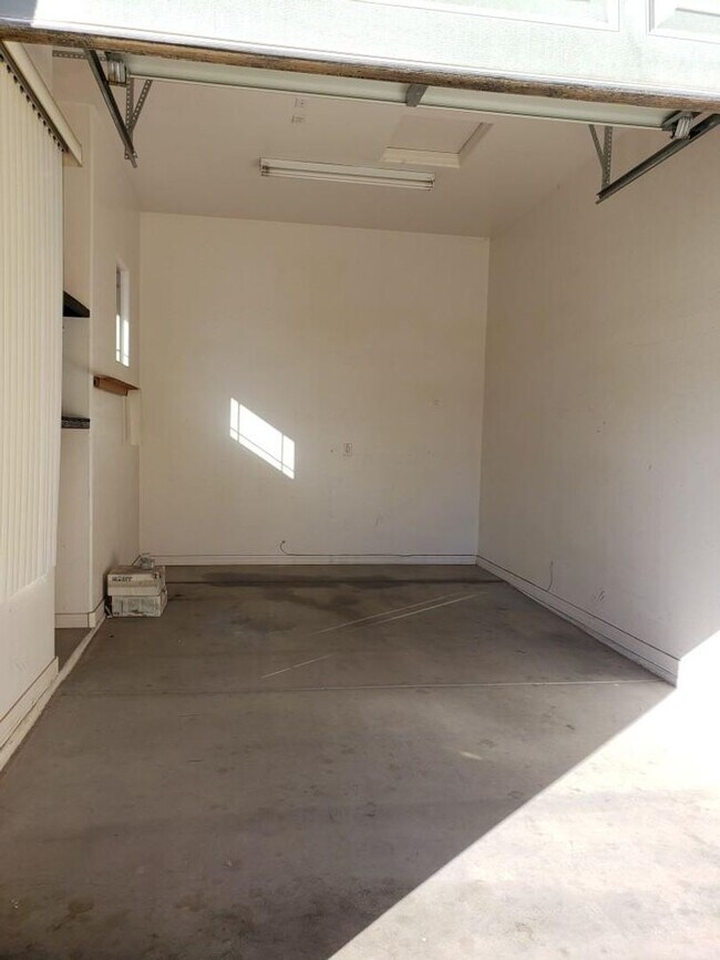 Building Photo - 760 E Indian Wells Pl