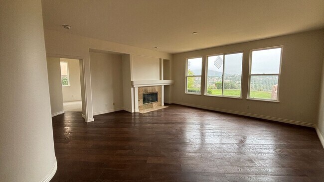 Building Photo - Large lovely home with amazing views!